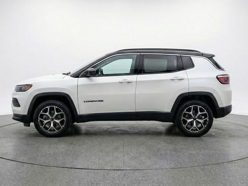 Used 2025 Jeep Compass Limited AWD/4WD image 5