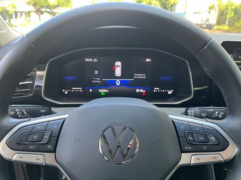 Used 2025 Volkswagen Jetta SE image 27