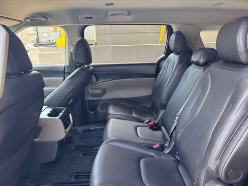 Used 2026 Kia Carnival FWD image 23