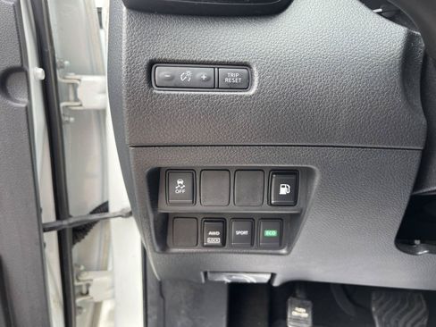 Used 2018 Nissan Rogue S AWD/4WD image 34