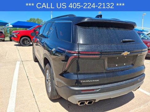 Used 2025 Chevrolet Traverse LT FWD image 21