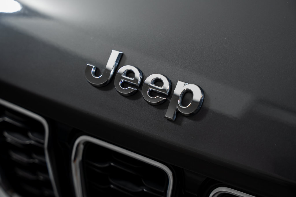 Used 2023 Jeep Grand Cherokee L Limited RWD image 21