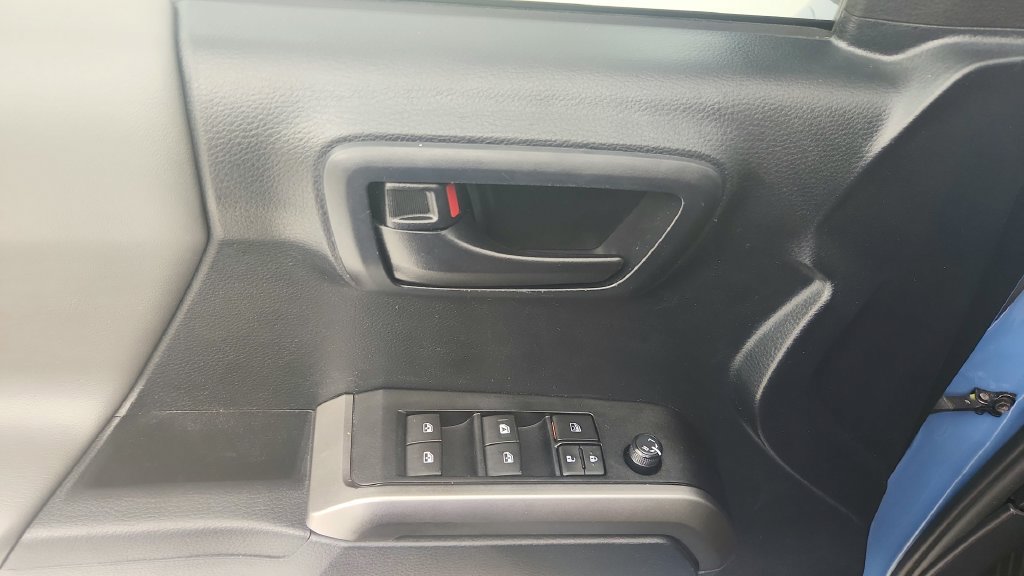 Used 2019 Toyota Tacoma SR5 AWD/4WD image 21