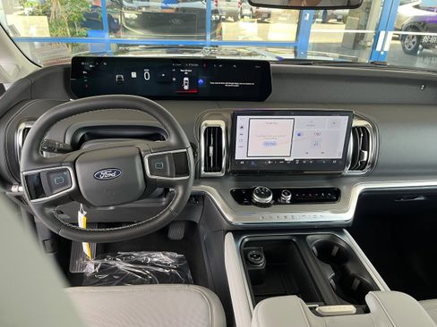 New 2026 Ford Expedition Platinum AWD/4WD image 9