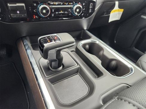 New 2025 GMC Sierra 1500 SLT image 15