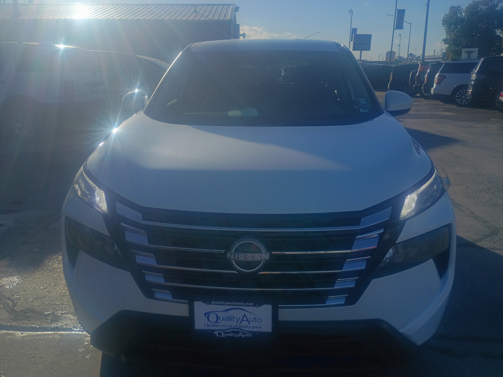 Used 2025 Nissan Rogue SV AWD/4WD image 3