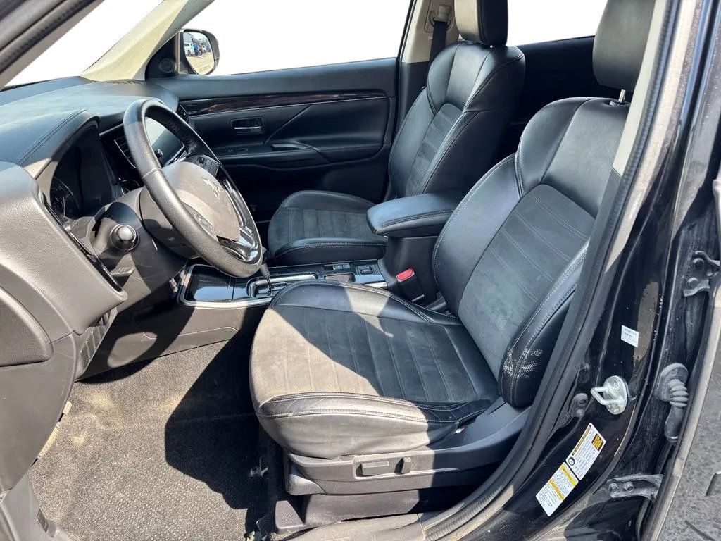 Used 2019 Mitsubishi Outlander FWD image 18