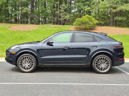 Certified 2023 Porsche Cayenne Platinum Edition AWD/4WD image 2