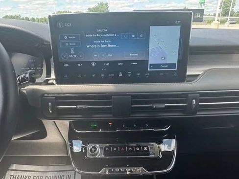 Used 2025 Lincoln Corsair AWD w/ Jet Appearance Package image 28