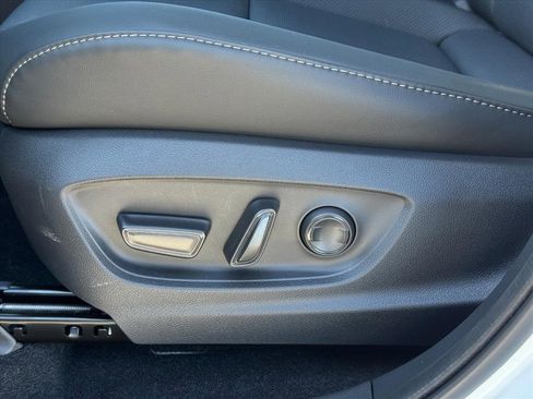 New 2025 Toyota Crown Signia image 8