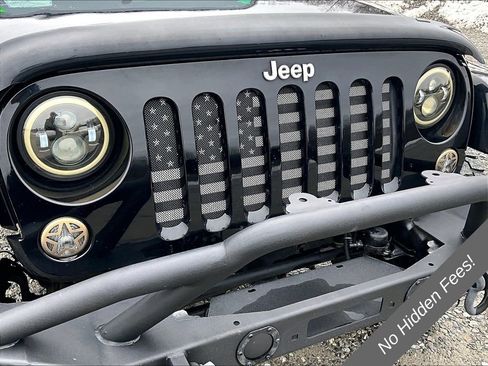 Used 2015 Jeep Wrangler Unlimited Sahara w/ Dual Top Group AWD/4WD image 23