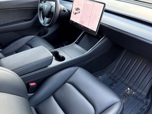 Used 2020 Tesla Model Y Long Range image 19