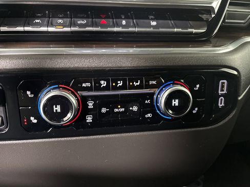 Used 2025 GMC Sierra 1500 SLT image 18