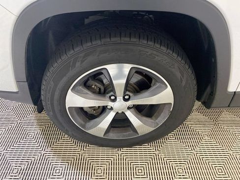 Used 2020 Jeep Cherokee Limited AWD/4WD image 16
