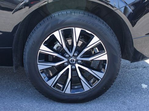 Used 2025 Volvo XC60 B5 Plus image 36