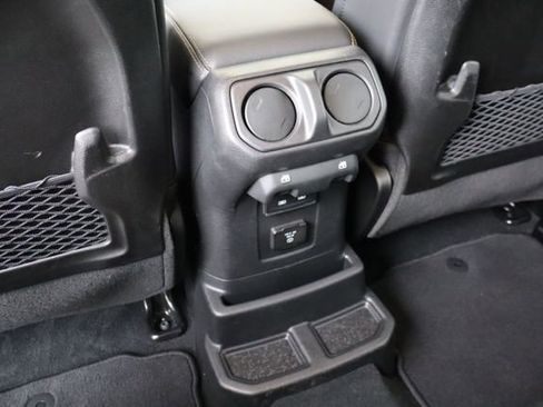 Used 2024 Jeep Wrangler Unlimited Sahara w/ Technology Group AWD/4WD image 40