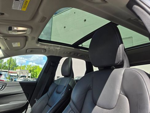 Certified 2024 Volvo XC60 B5 Ultimate w/ Protection Package Premier AWD/4WD image 23