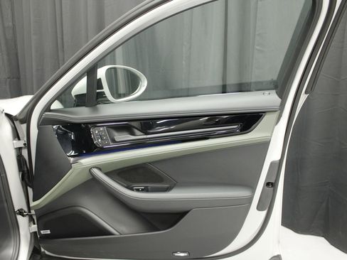 Used 2025 Porsche Panamera 4 image 23