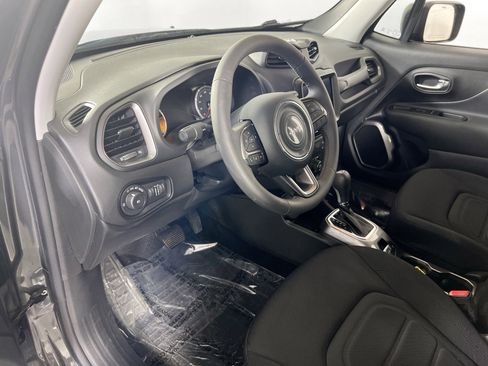 Used 2022 Jeep Renegade Latitude image 9