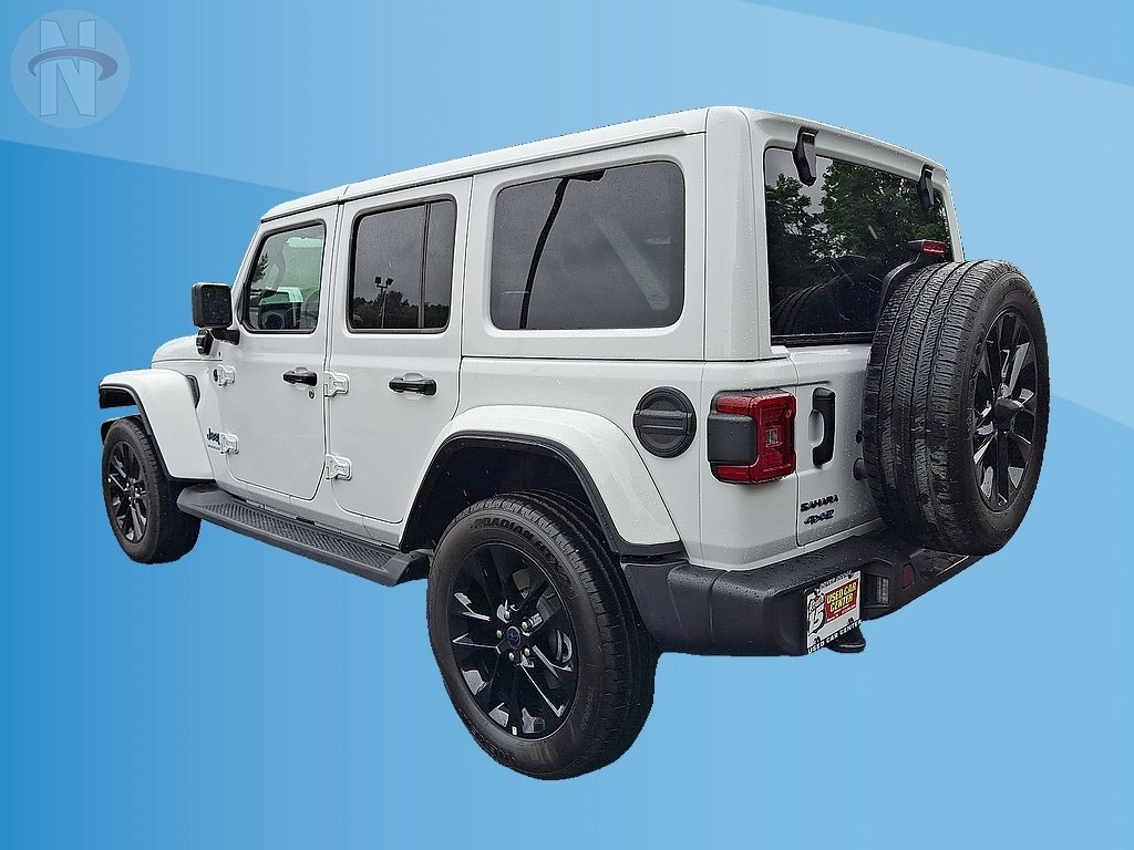 Used 2025 Jeep Wrangler Unlimited Sahara AWD/4WD image 11
