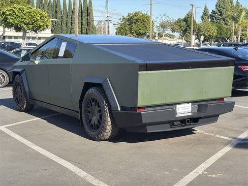 Used 2024 Tesla Cybertruck AWD Crew Cab image 4
