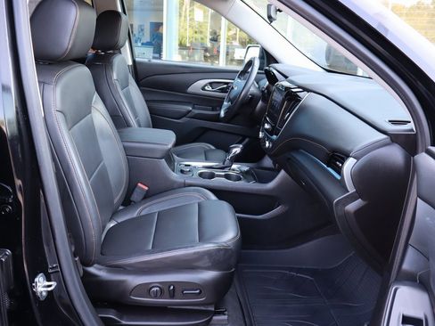 Used 2021 Chevrolet Traverse LT image 21