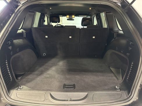 Used 2019 Jeep Grand Cherokee Laredo AWD/4WD image 25