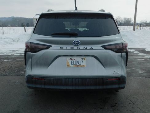 Used 2024 Toyota Sienna XLE image 8