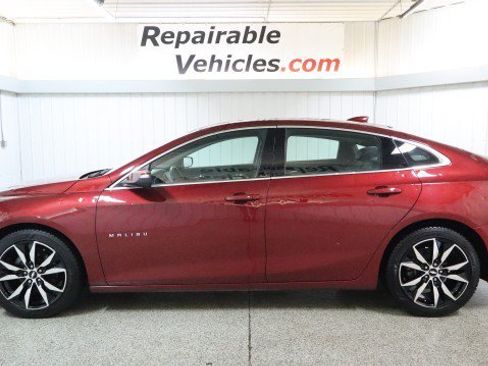 Used 2017 Chevrolet Malibu LT w/ Leather Package FWD image 1