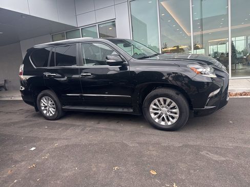 Used 2018 Lexus GX 460 Premium w/ Premium Package image 2
