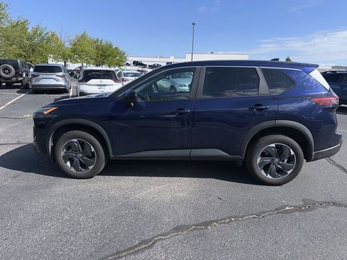 Used 2024 Nissan Rogue SV AWD/4WD image 6