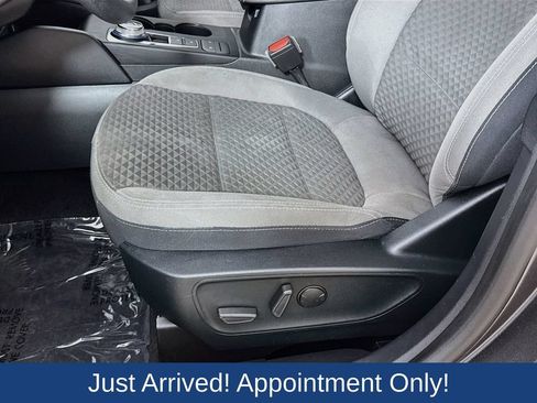 Used 2020 Ford Escape SE FWD image 22