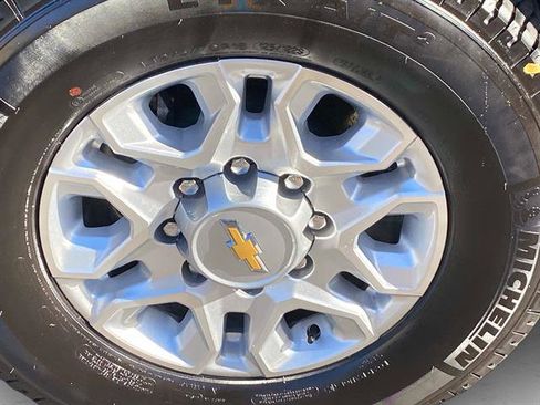 Used 2025 Chevrolet Silverado 2500 LT w/ Convenience Package image 23