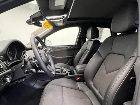 Used 2024 Porsche Macan AWD/4WD image 5