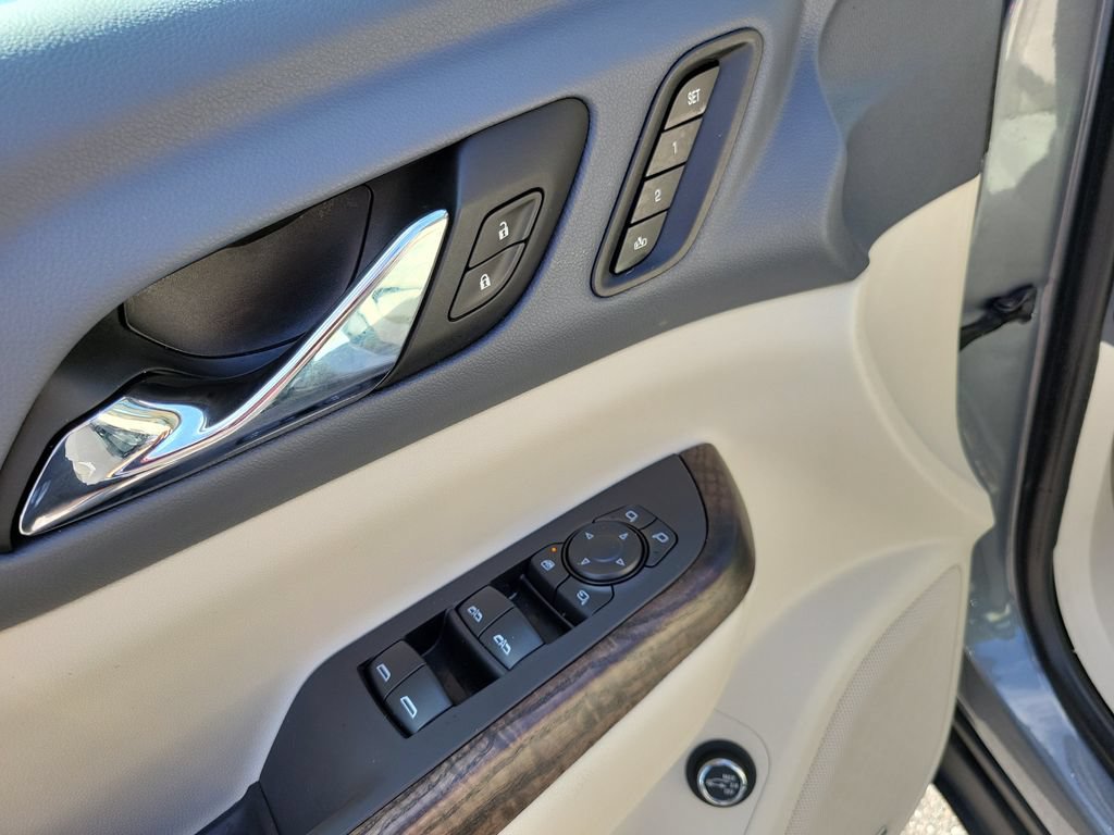 Used 2020 GMC Acadia Denali w/ Technology Package FWD image 20