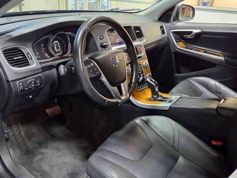 Used 2018 Volvo S60 T5 Inscription Platinum AWD/4WD image 16