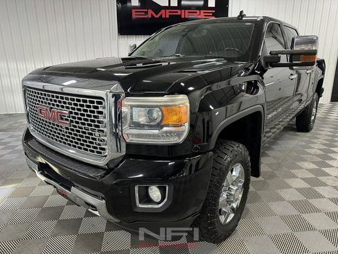 Used 2015 GMC Sierra 2500 Denali w/ Duramax Plus Package image 3