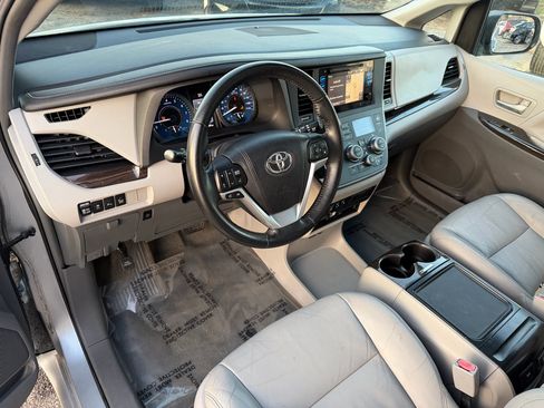Used 2015 Toyota Sienna XLE Premium image 49