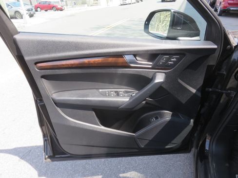 Used 2020 Audi Q5 2.0T Premium w/ Convenience Package image 27