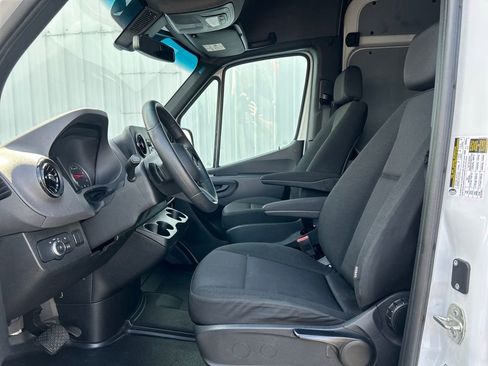 Used 2025 Mercedes-Benz Sprinter 2500 image 10