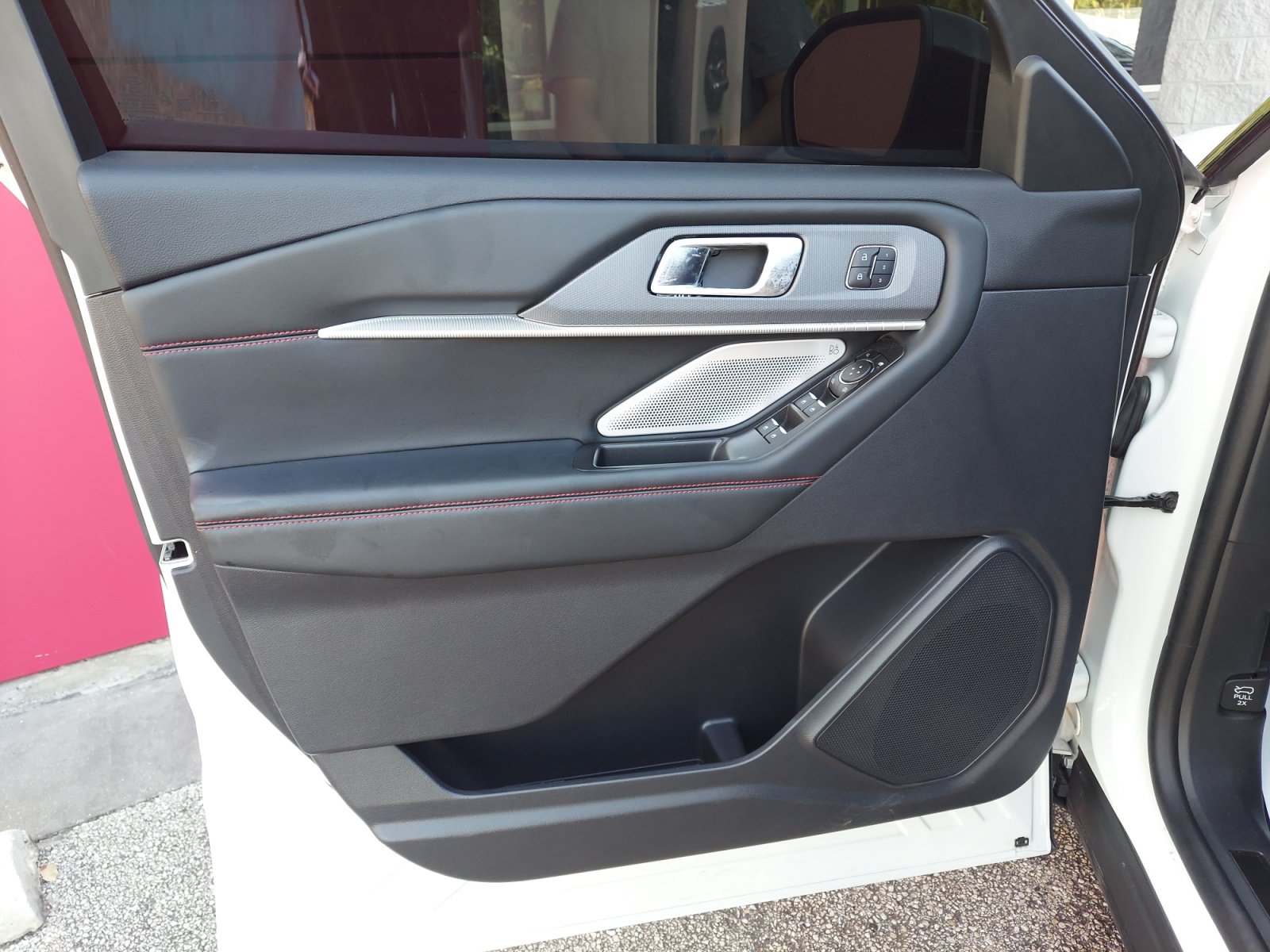 Used 2025 Ford Explorer ST AWD/4WD image 30