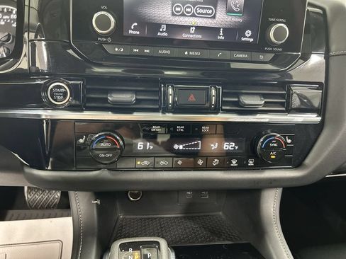 Used 2023 Nissan Pathfinder SV w/ SV Premium Package AWD/4WD image 16