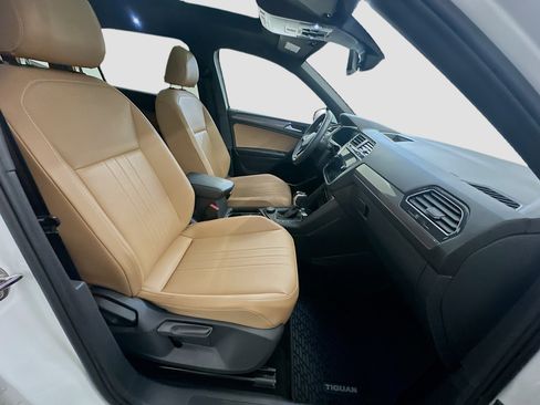 Used 2022 Volkswagen Tiguan SE w/ Panoramic Sunroof Package AWD/4WD image 34