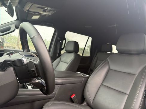 Used 2025 Chevrolet Tahoe LT RWD image 34