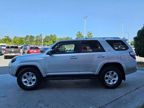 Used 2018 Toyota 4Runner SR5 RWD image 4