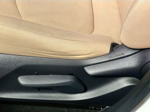 Used 2019 Toyota RAV4 LE image 15