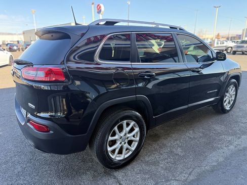 Used 2018 Jeep Cherokee Latitude w/ Cold Weather Group image 6