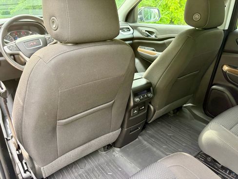 Used 2023 GMC Acadia SLE w/ Driver Convenience Package FWD image 11