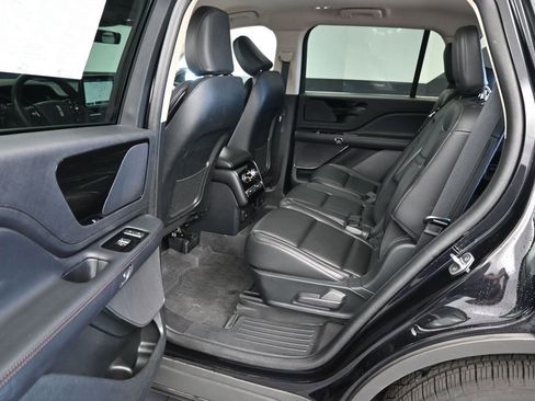 Used 2023 Lincoln Aviator AWD image 17