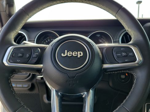 Used 2023 Jeep Wrangler Unlimited Sahara AWD/4WD image 18